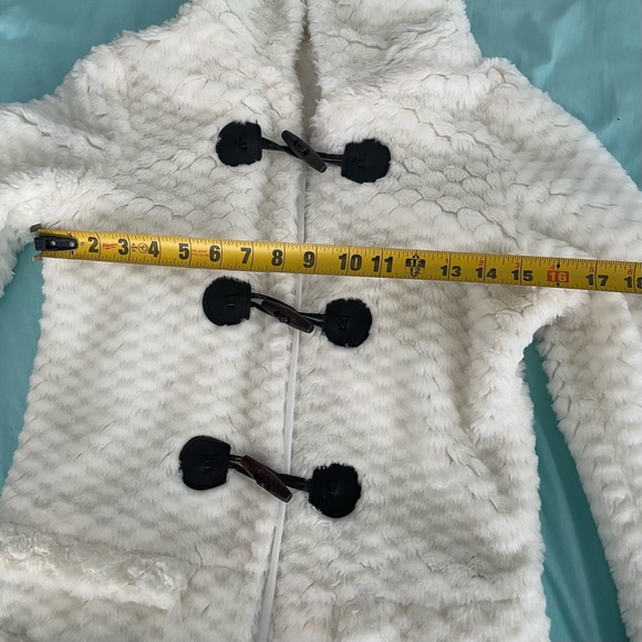 Fur coat with hood - Picture 9 of 11